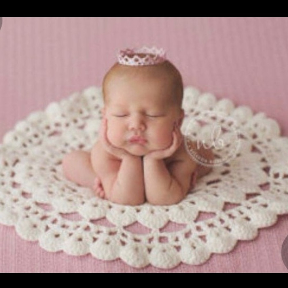 Crochet Doily Rug 34"Bernat blanket